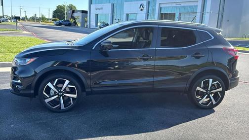 Magnetic Black Pearl 2020 Nissan Rogue Sport SL