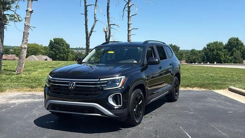 Deep Black Pearl 2024 Volkswagen Atlas 2.0T SEL