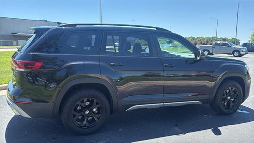 Deep Black Pearl 2024 Volkswagen Atlas 2.0T SEL