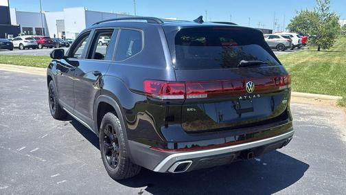 Deep Black Pearl 2024 Volkswagen Atlas 2.0T SEL