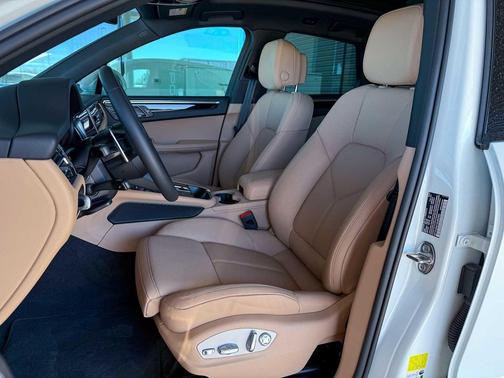 2025 Porsche Macan Macan