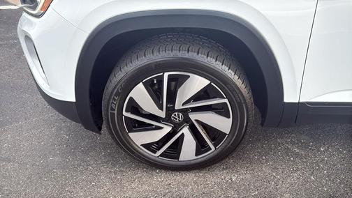 2025 Volkswagen Atlas 2.0T SE w/Technology 4MOTION