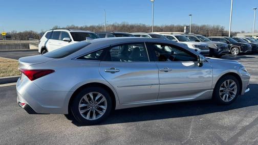 2019 Toyota Avalon Hybrid XLE