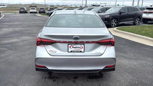 2019 Toyota Avalon Hybrid XLE