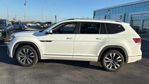 2025 Volkswagen Atlas 2.0T SE w/Technology