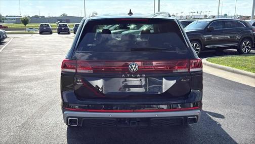 2024 Volkswagen Atlas 2.0T SE w/Technology 4MOTION