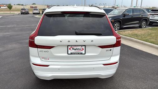2022 Volvo XC60 B5 Momentum