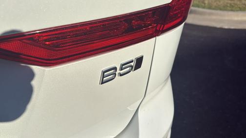 2022 Volvo XC60 B5 Momentum
