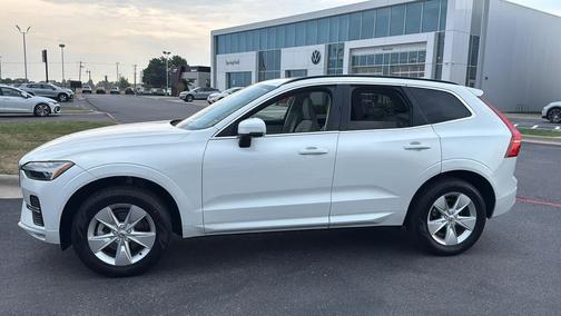 2022 Volvo XC60 B5 Momentum