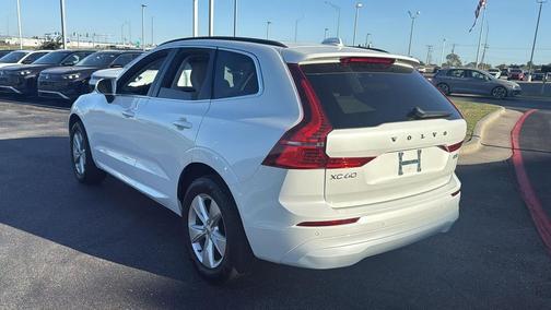 2022 Volvo XC60 B5 Momentum
