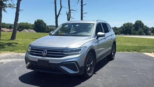 Pyrite Silver Metallic 2023 Volkswagen Tiguan 2.0T SE