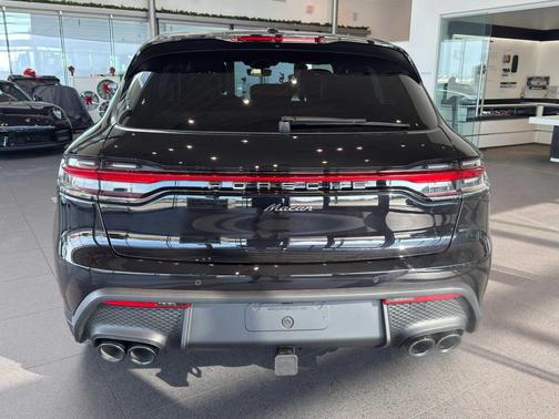 2026 Porsche Macan AWD