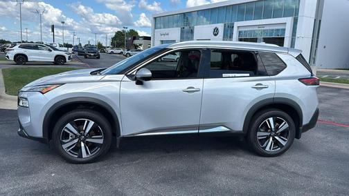2022 Nissan Rogue SL