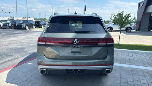 Avocado Green Pearl 2025 Volkswagen Atlas 2.0T Peak Edition