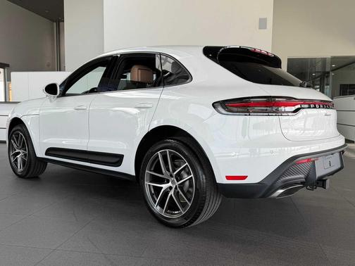 2026 Porsche Macan 