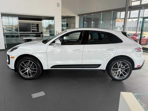 2026 Porsche Macan 