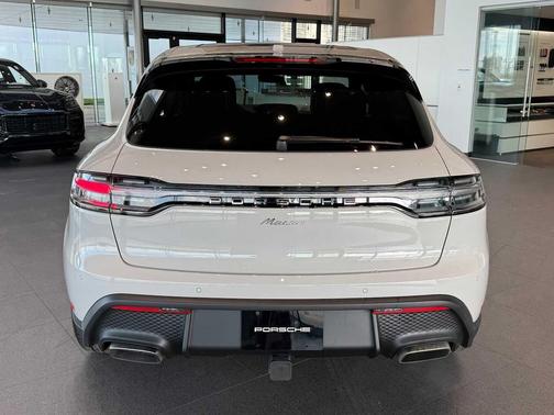2025 Porsche Macan AWD