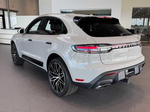2025 Porsche Macan AWD