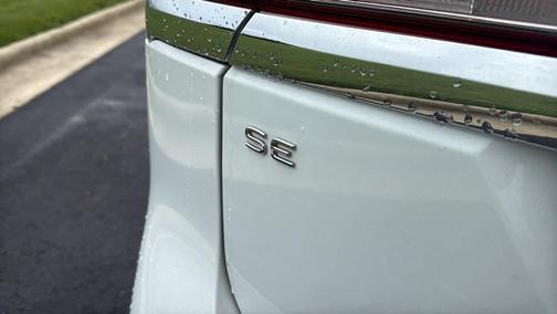 Pure White 2022 Volkswagen Atlas 2.0T SE