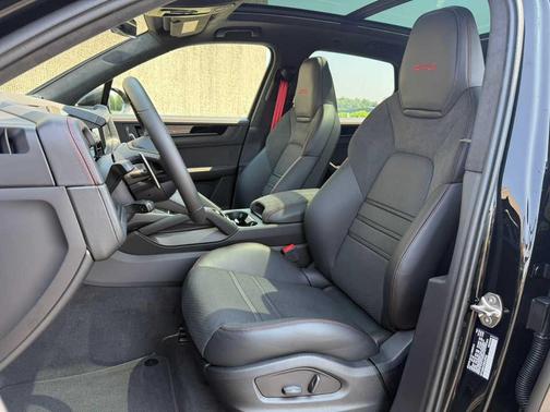2025 Porsche Cayenne GTS