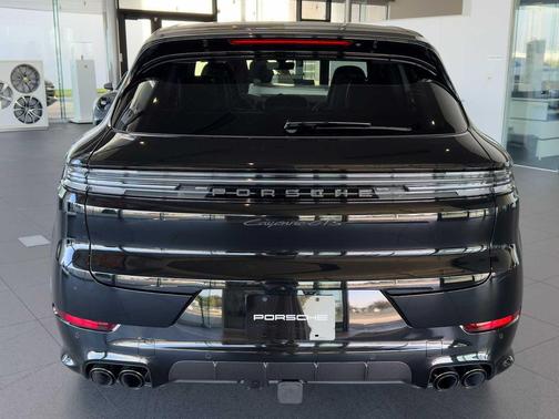 2025 Porsche Cayenne GTS