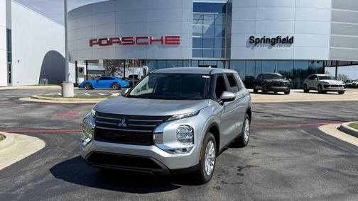 Alloy Silver Metallic 2026 Mitsubishi Outlander ES 2.5 2WD