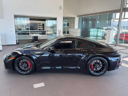 2026 Porsche 911 Carrera 4 GTS