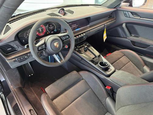 2026 Porsche 911 Carrera 4 GTS