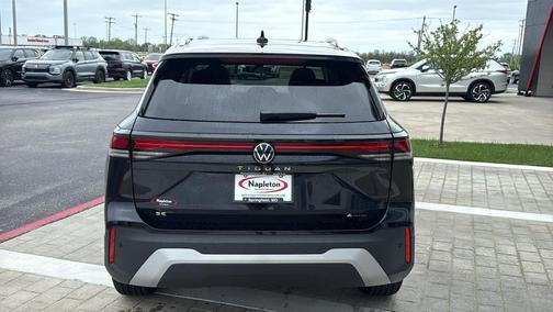 Deep Black Pearl 2026 Volkswagen Tiguan 2.0T SE 4MOTION