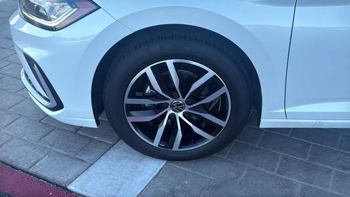 Opal White Pearl 2026 Volkswagen Jetta 1.4T SE