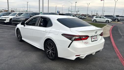 2024 Toyota Camry SE