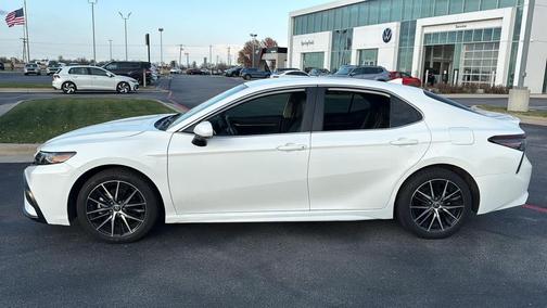 2024 Toyota Camry SE