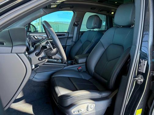 2025 Porsche Macan Macan