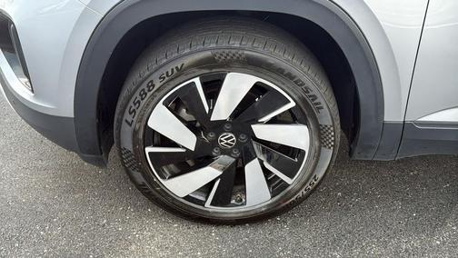 2024 Volkswagen Atlas Cross Sport 2.0T SE w/Technology 4MOTION