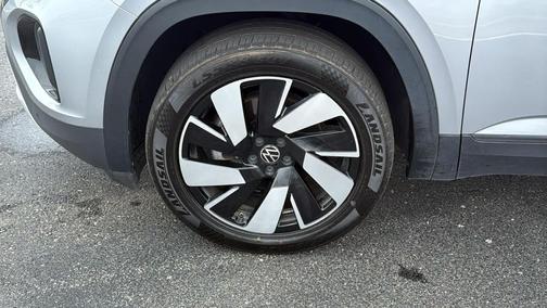 2024 Volkswagen Atlas Cross Sport 2.0T SE w/Technology 4MOTION