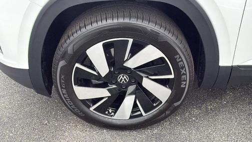 2026 Volkswagen Atlas Cross Sport 2.0T SE w/Technology 4MOTION