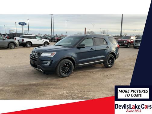 White Platinum Metallic Tri-Coat 2016 Ford Explorer XLT