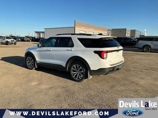 Star White Metallic Tri-Coat 2025 Ford Explorer ST-Line