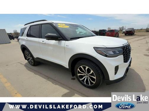 Star White Metallic Tri-Coat 2025 Ford Explorer ST-Line