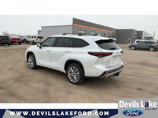 2025 Toyota Highlander Hybrid Platinum