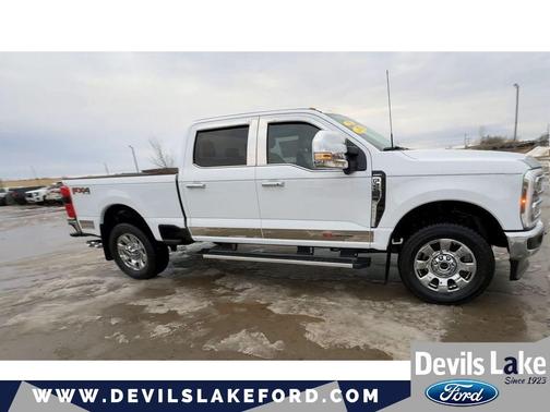 Oxford White 2025 Ford F-250 Lariat