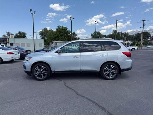 2017 Nissan Pathfinder Platinum