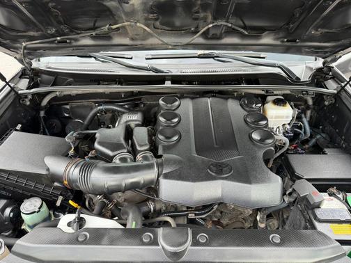 Magnetic Gray Metallic 2014 Toyota 4Runner SR5