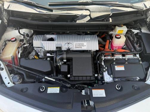 White 2017 Toyota Prius v Five