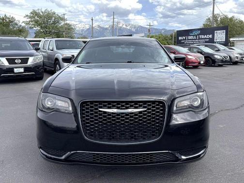 2018 Chrysler 300 Touring