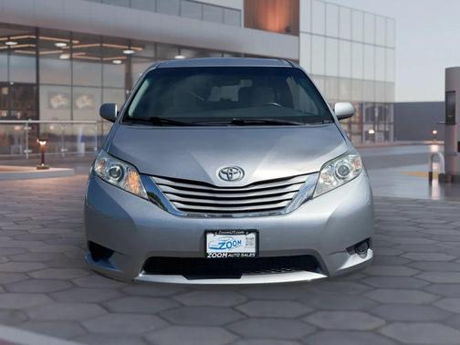 Silver Sky Metallic 2017 Toyota Sienna LE