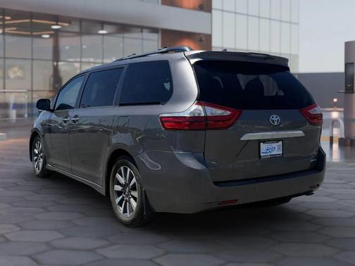 Predawn Gray Mica 2018 Toyota Sienna Limited