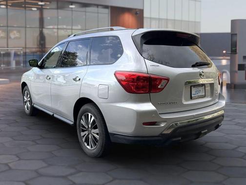 Brilliant Silver Metallic 2019 Nissan Pathfinder SV