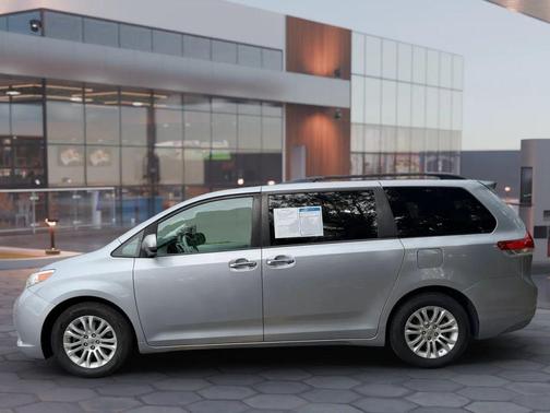 2013 Toyota Sienna XLE