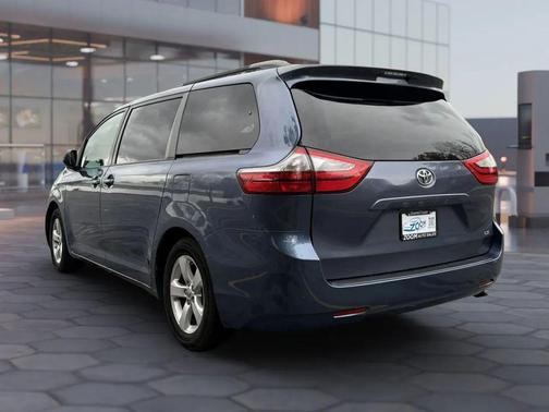 2015 Toyota Sienna LE